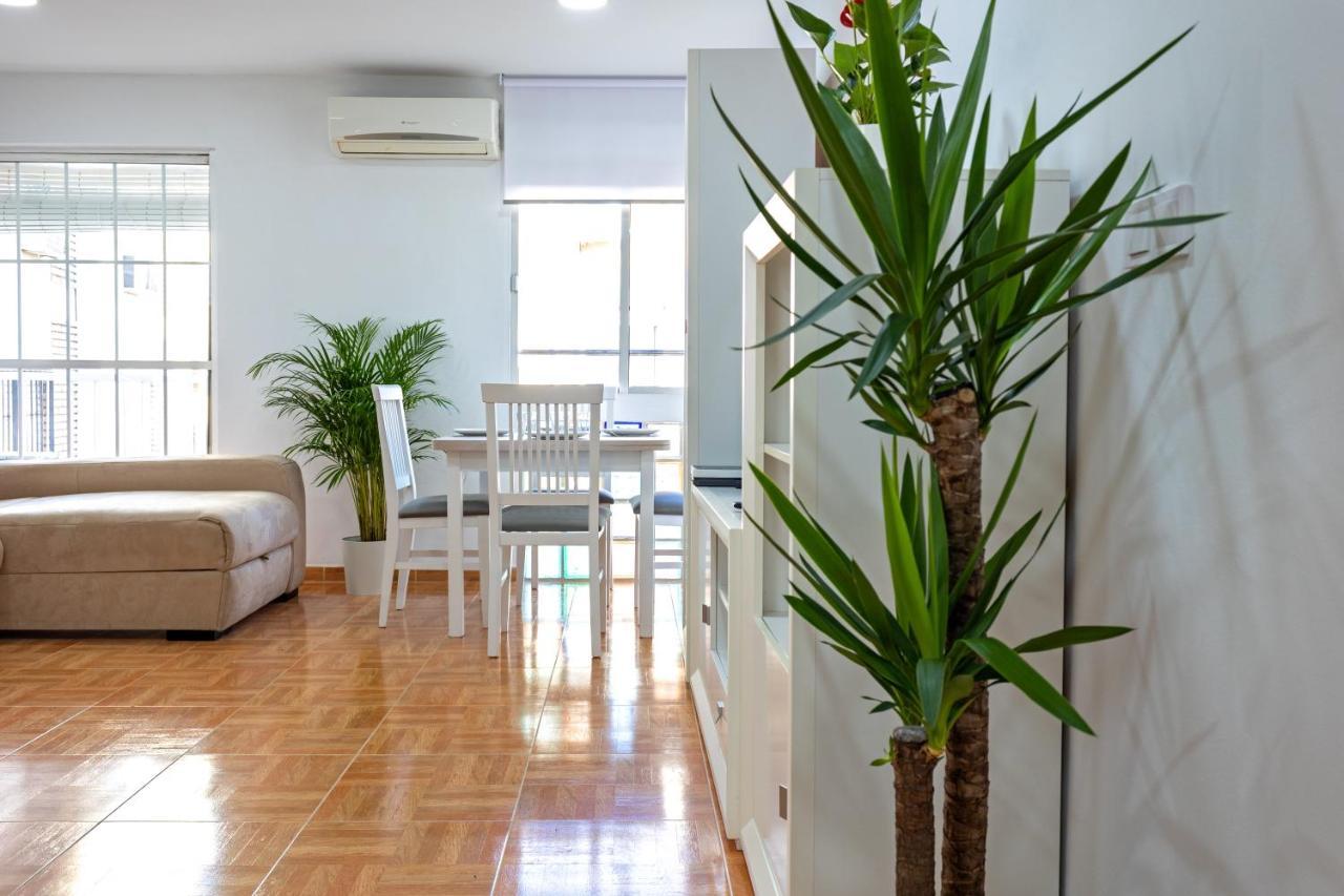 Charming 2 Bedroom Apartment At Triana Center By Oui Севиля Екстериор снимка